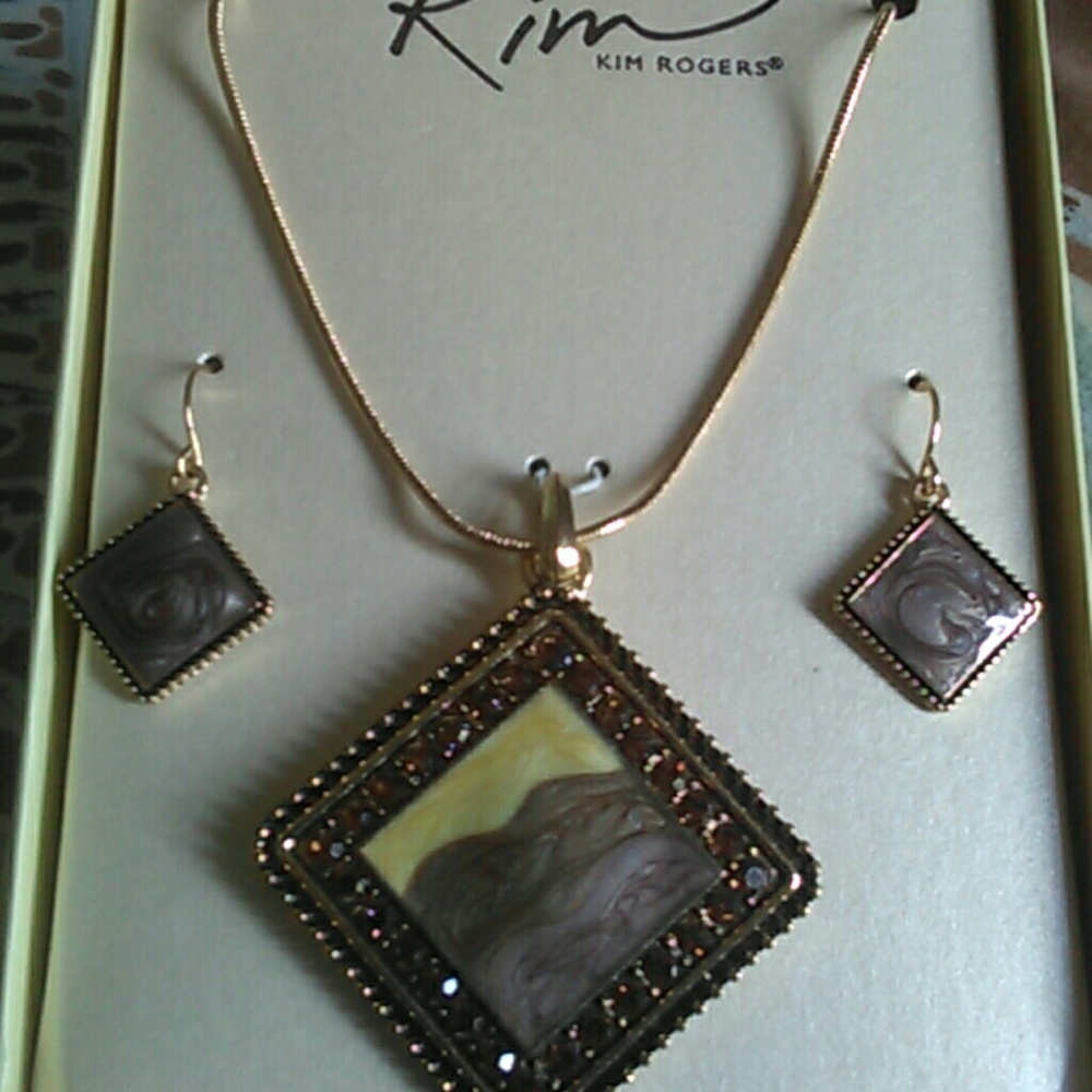 Necklace and earrings set